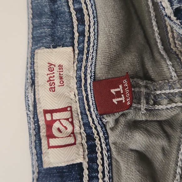 LEI Jean Shorts Size 11 Blue Stretch Denim Low Rise Camo with Crochet Fringe - Picture 5 of 5